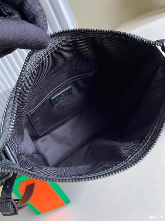 WIS CRUISER VUITTON MESSENGER LOUIS 1113